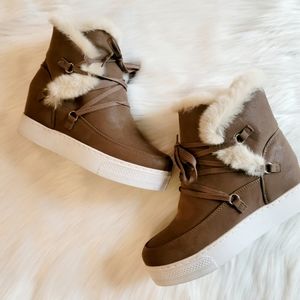 Bamboo brand size 7 faux fur lace up sneaker wedges